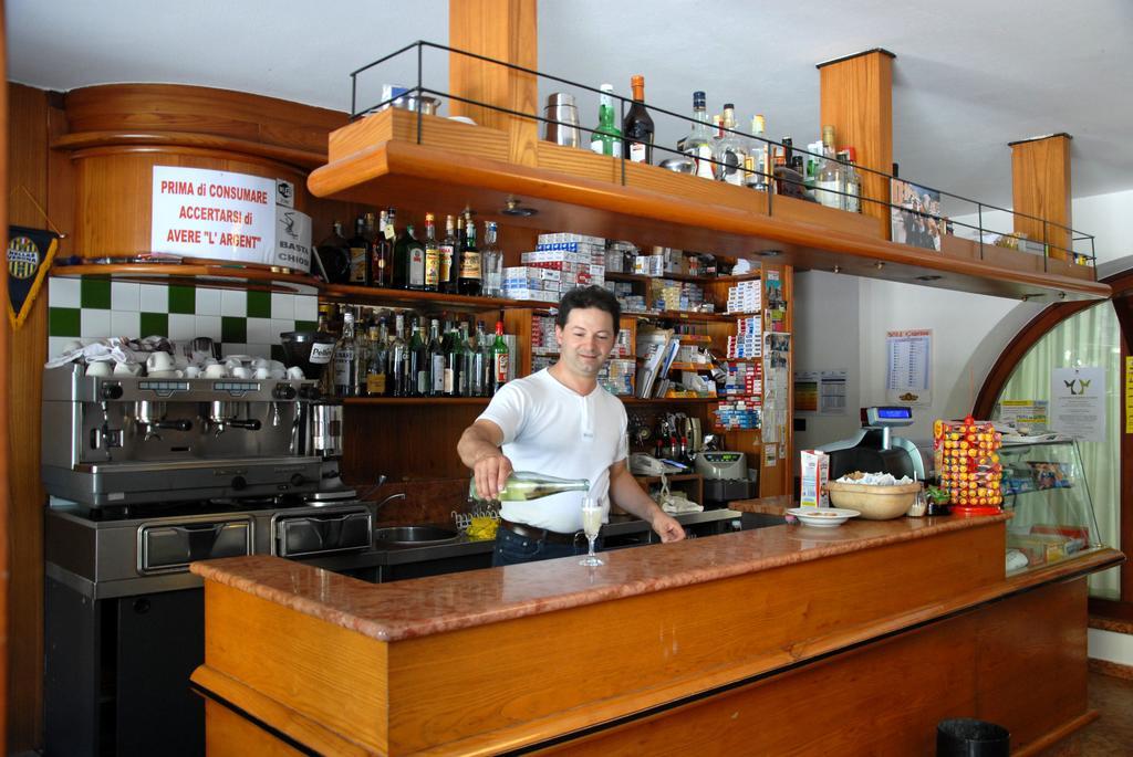 Albergo Al Platano カプリーノ・ヴェロネーゼ エクステリア 写真