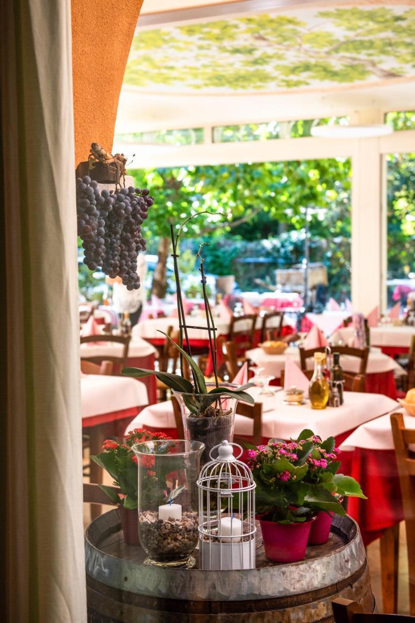Albergo Al Platano カプリーノ・ヴェロネーゼ エクステリア 写真