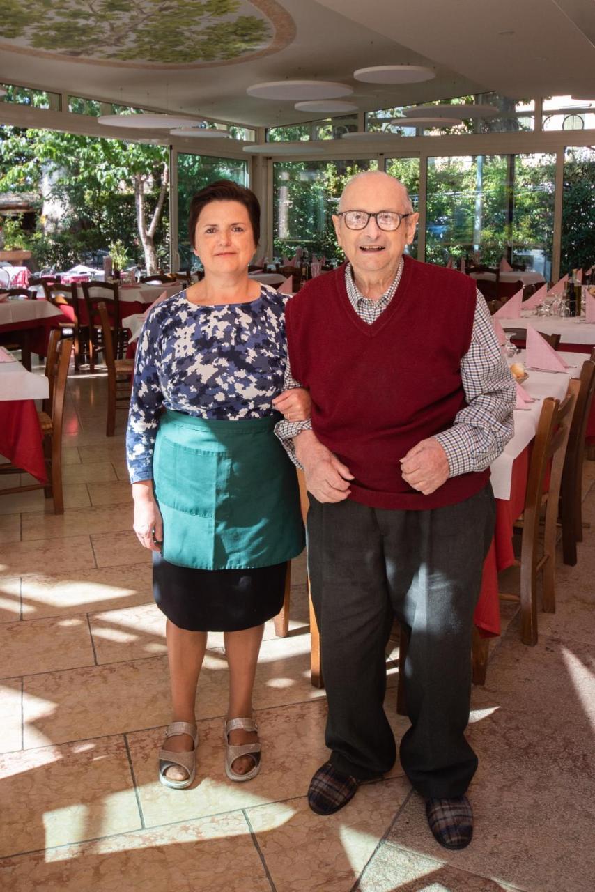 Albergo Al Platano カプリーノ・ヴェロネーゼ エクステリア 写真