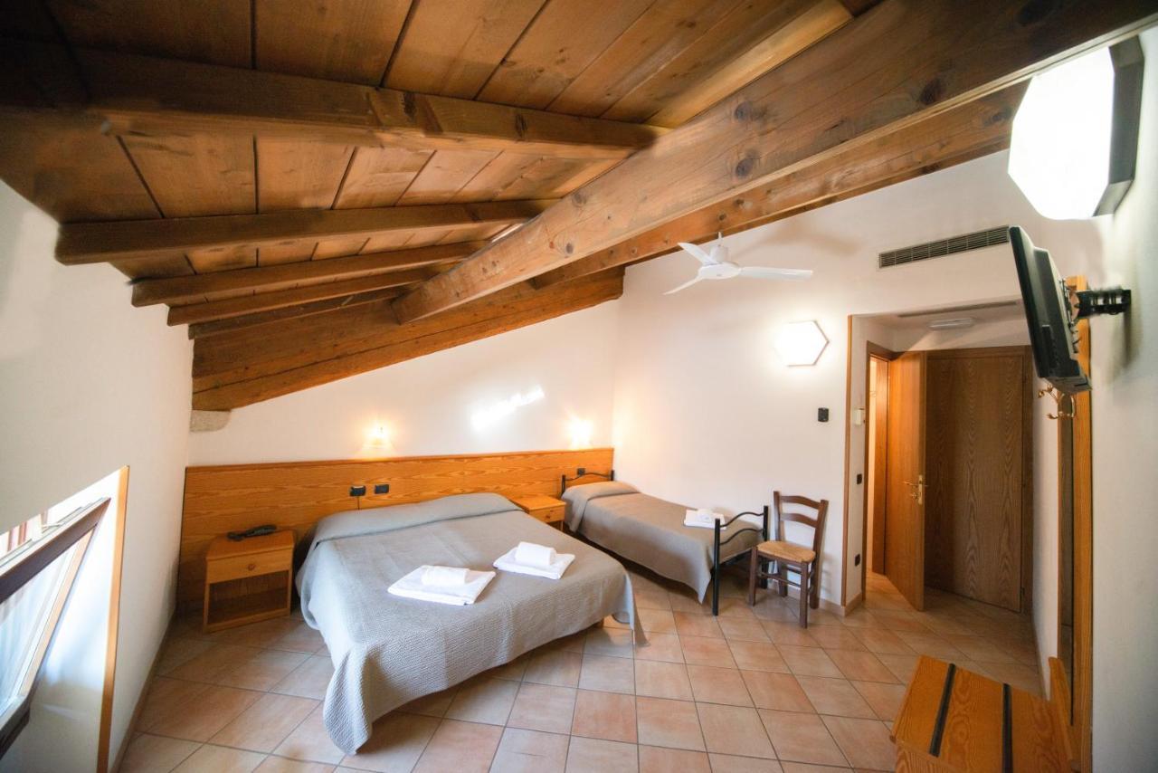 Albergo Al Platano カプリーノ・ヴェロネーゼ エクステリア 写真