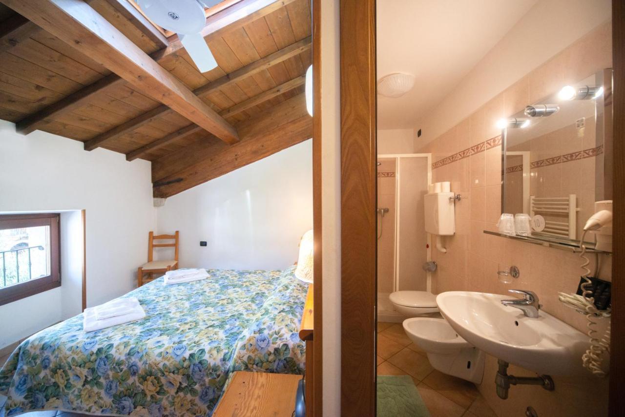 Albergo Al Platano カプリーノ・ヴェロネーゼ エクステリア 写真