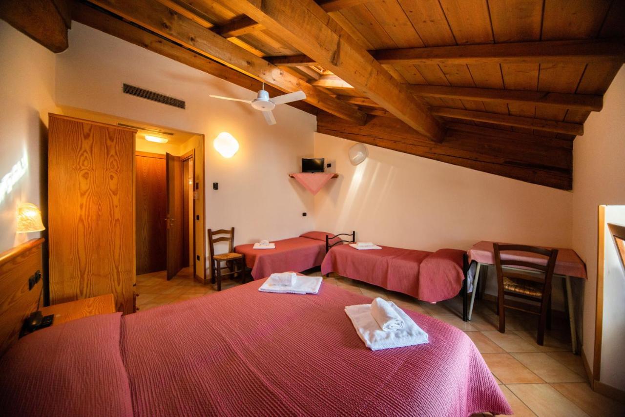 Albergo Al Platano カプリーノ・ヴェロネーゼ エクステリア 写真