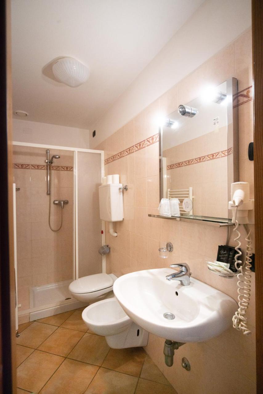 Albergo Al Platano カプリーノ・ヴェロネーゼ エクステリア 写真