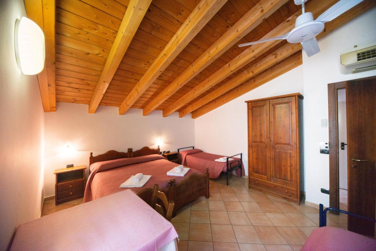 Albergo Al Platano カプリーノ・ヴェロネーゼ エクステリア 写真