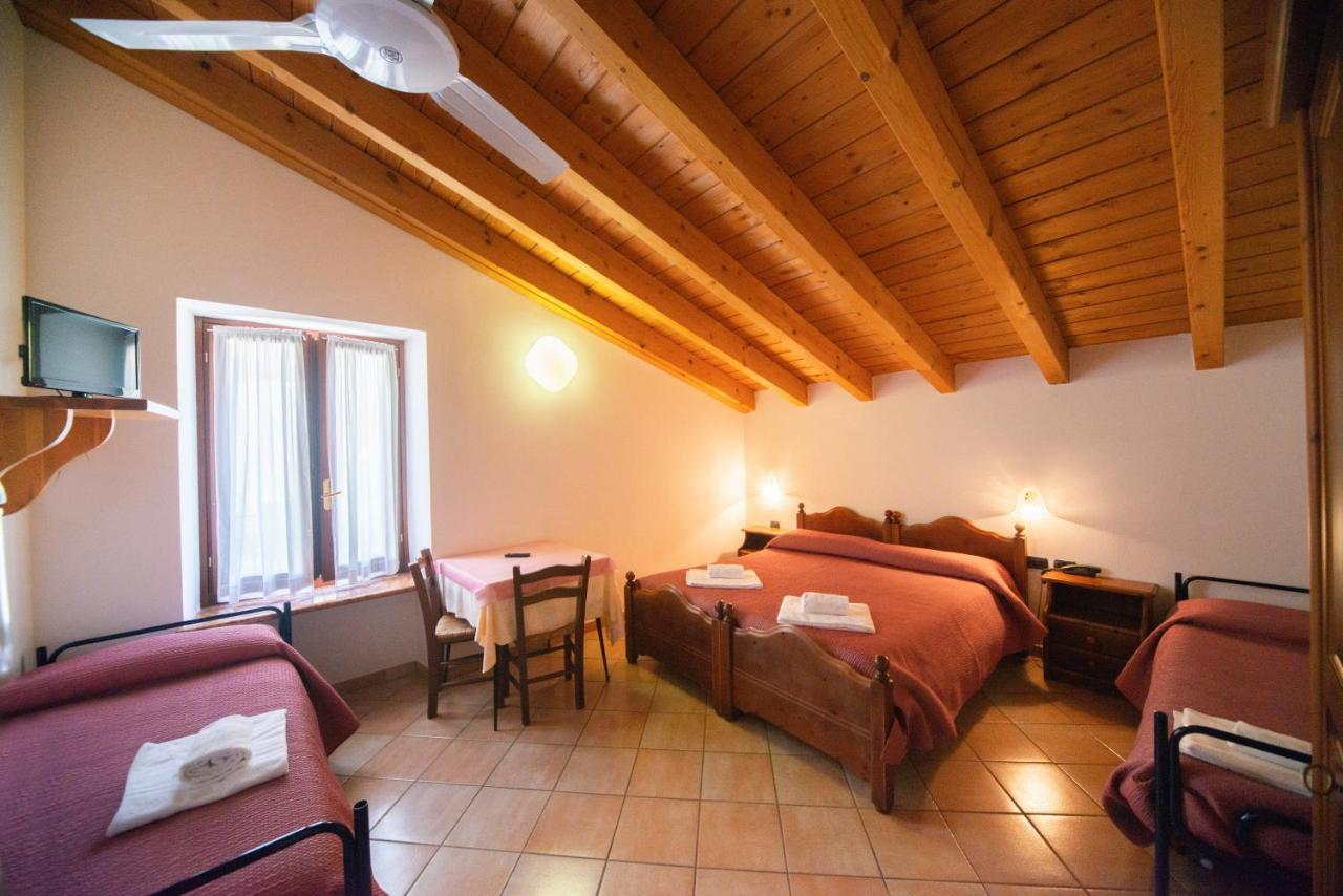 Albergo Al Platano カプリーノ・ヴェロネーゼ エクステリア 写真